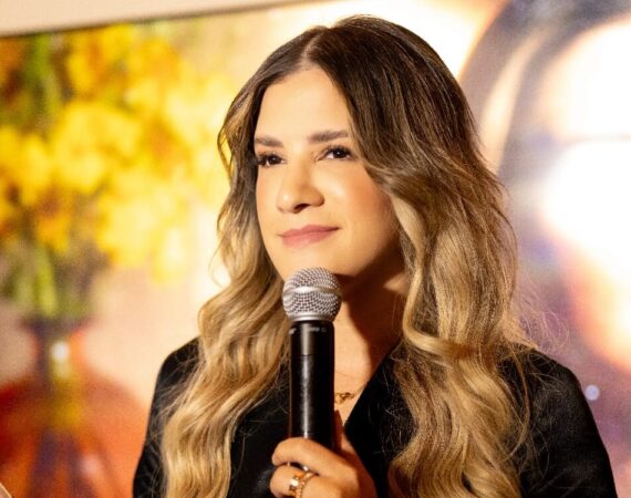 Nathalie Hazim estrena "Amor Bonito" en Santiago