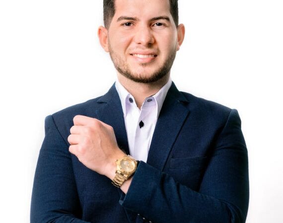 Dominicano destaca en EE. UU. por su impacto en reparación de crédito a hispanos