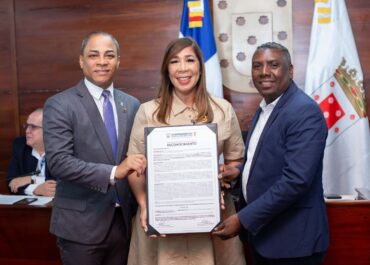 Alcaldía de Santiago declara a Grisbel Medina como Hija Adoptiva del municipio