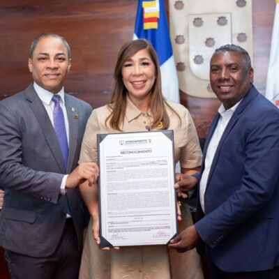 Alcaldía de Santiago declara a Grisbel Medina como Hija Adoptiva del municipio